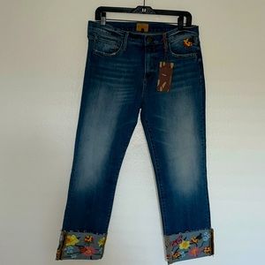 Driftwood Jeans size 32 . Embroidery on bottoms and pockets! NWT s